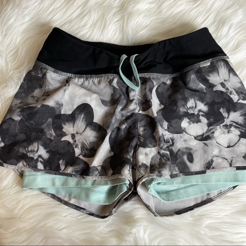 MPG SPORTS floral double layer athletic shorts with back zip pocket XS